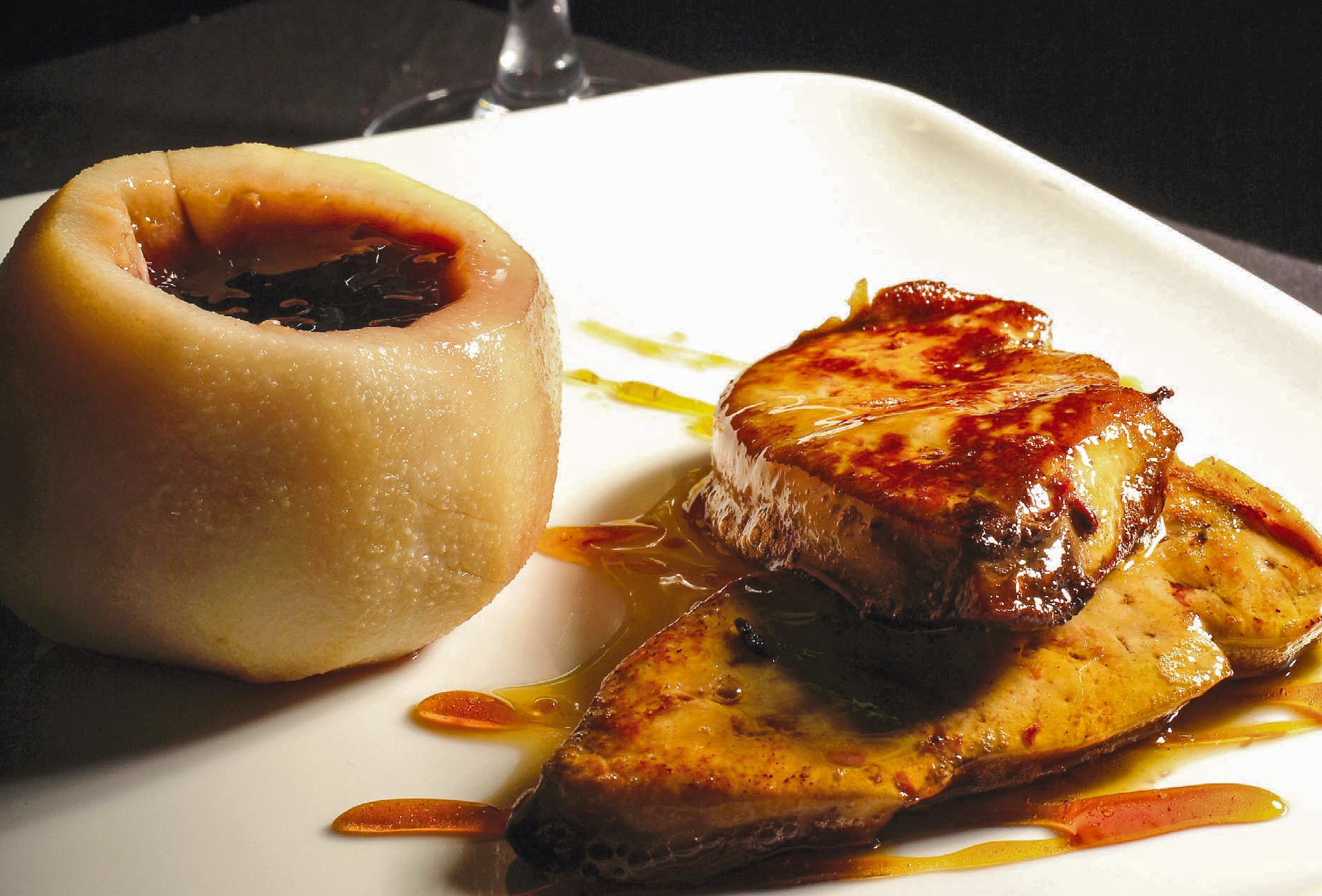Foie gras de canard poêlé au caramel et au crémant de Bourgogne