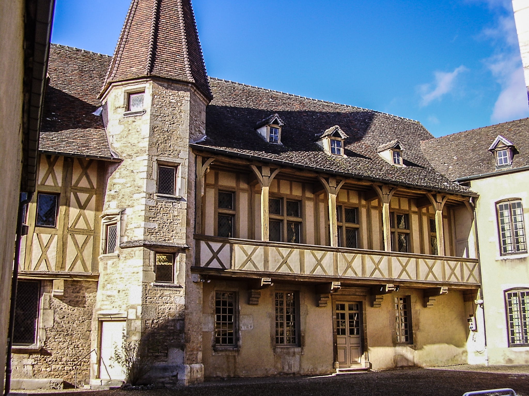 L’Hôtel des Ducs de Bourgogne : du Parlement à la vigne