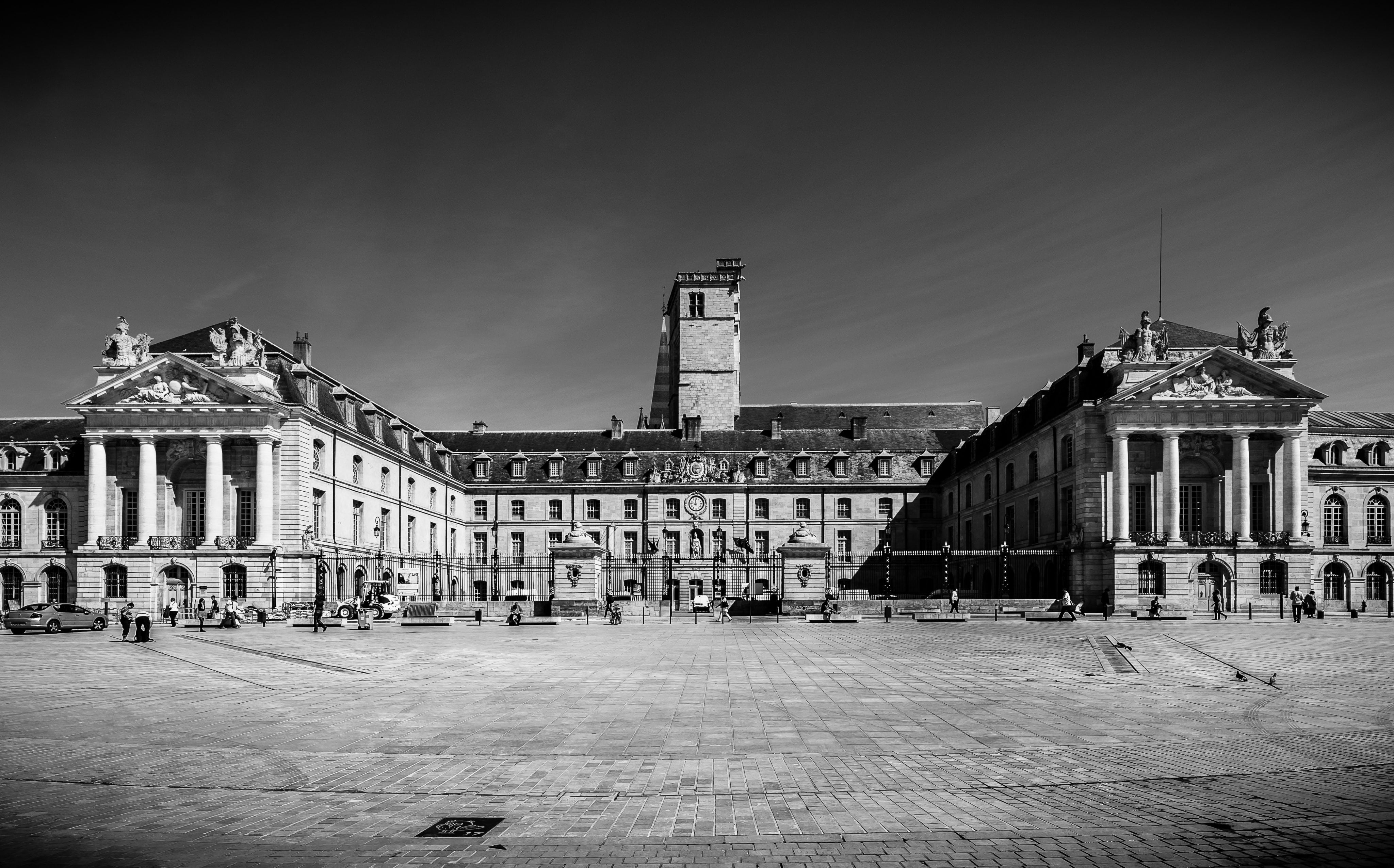 La place de la Lib’ (Dijon), témoin de l’Histoire