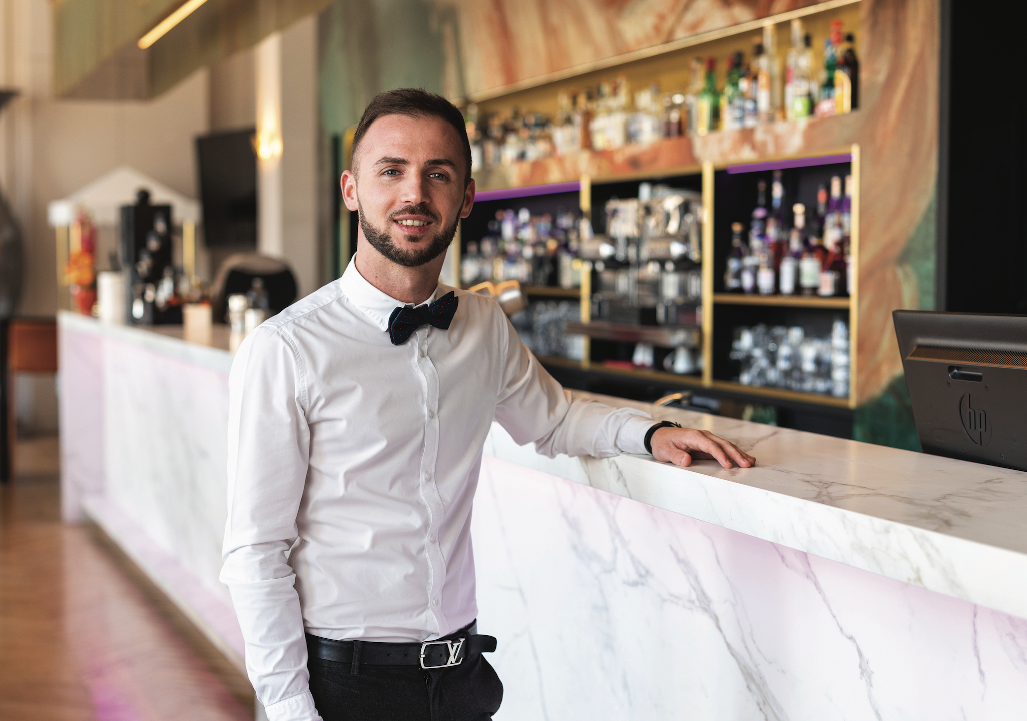 Les métiers du Grand Hôtel La Cloche #3 : le chef barman avec Julien Philbert